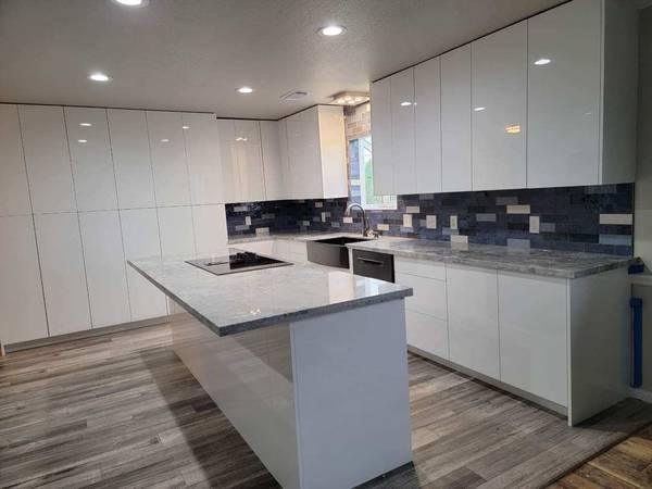Expert kitchen, bathroom & custom cabinet installation